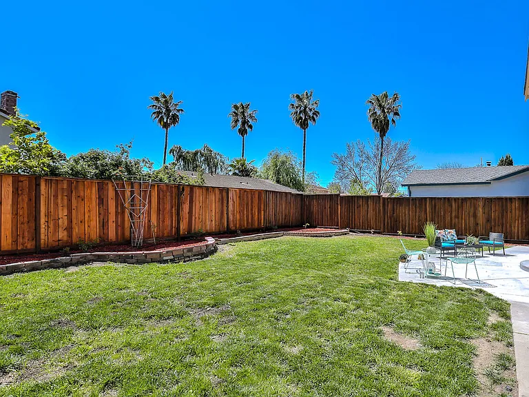 145 Tonopah Dr — Photo 36