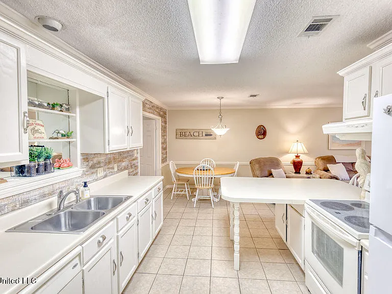 101 Pittman Dr — Photo 4
