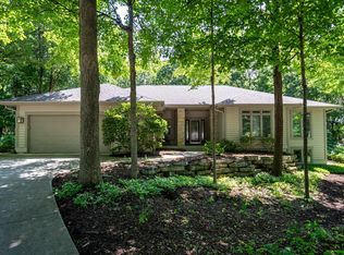 N74W22529 Twin Oaks Ct, Sussex, WI