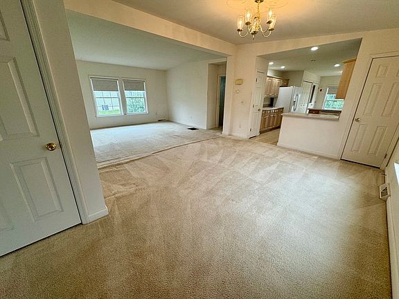 3rd image of 20 Stone Meadow Dr