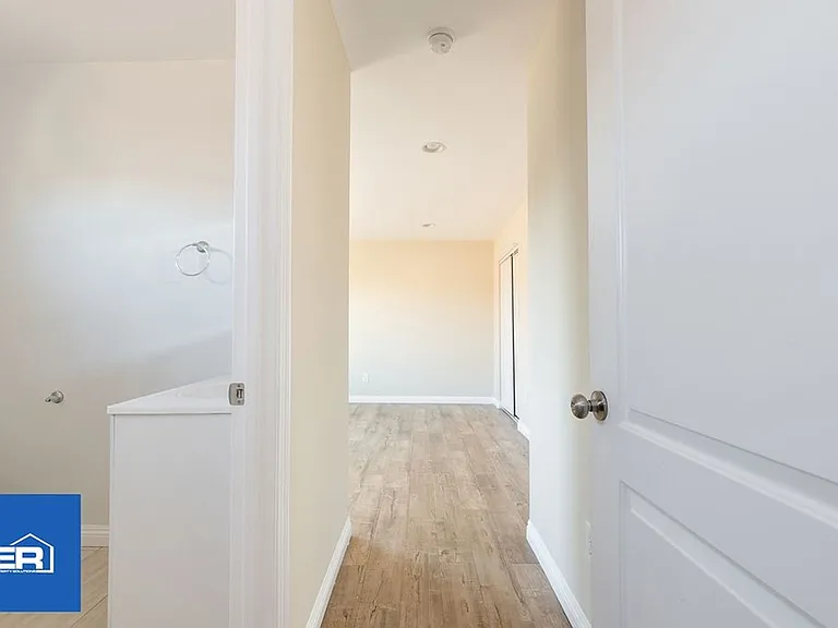 2722 E Cincinnati St — Photo 24