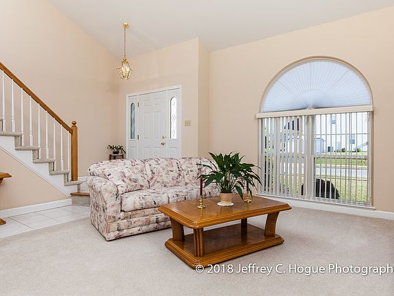 3rd image of 35 Brookfield Dr