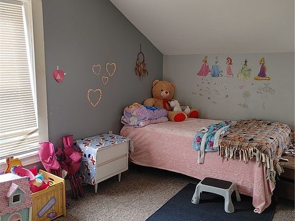 4th image of 43 Laverack Ave
