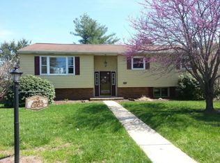 2 James Cir, Denver, PA 17517