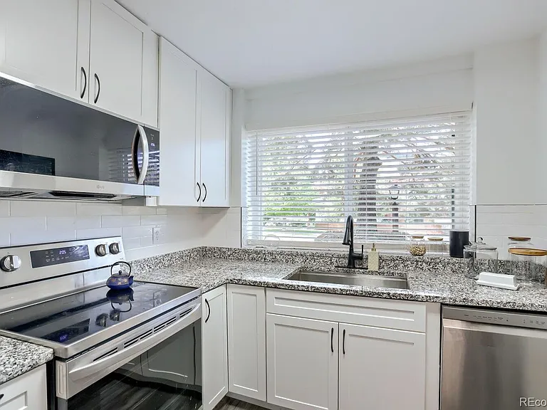 1190 Poplar Ave — Photo 9