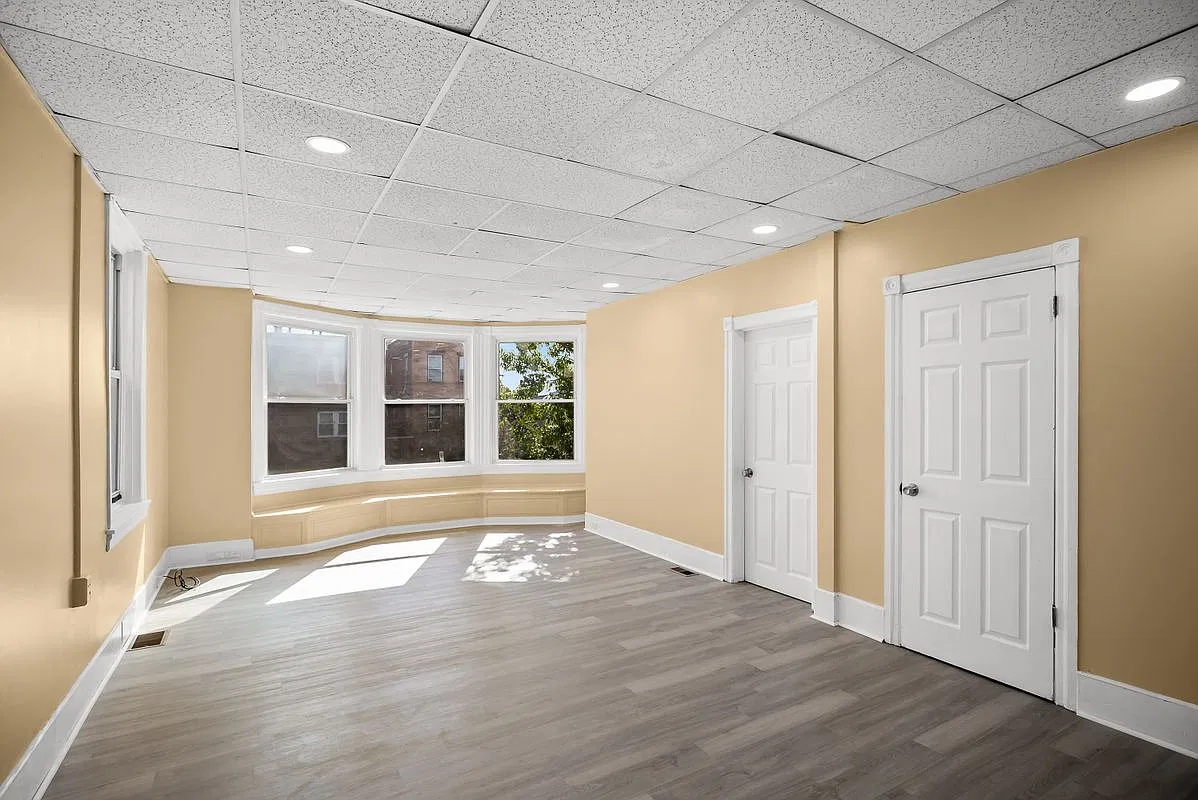 3 bed, 1.0 bath, 1710 sqft, $2,300 — Photo 1