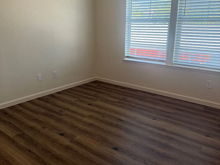 121 Healdsburg Ave — Photo 5