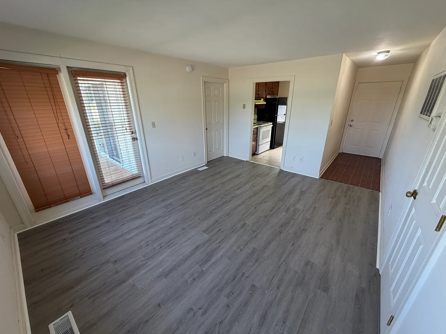 1 bed, 1000 sqft, $1,499 — Photo 4