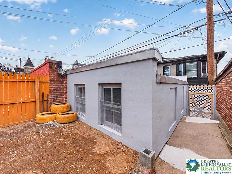 1341 W Chew St — Photo 6