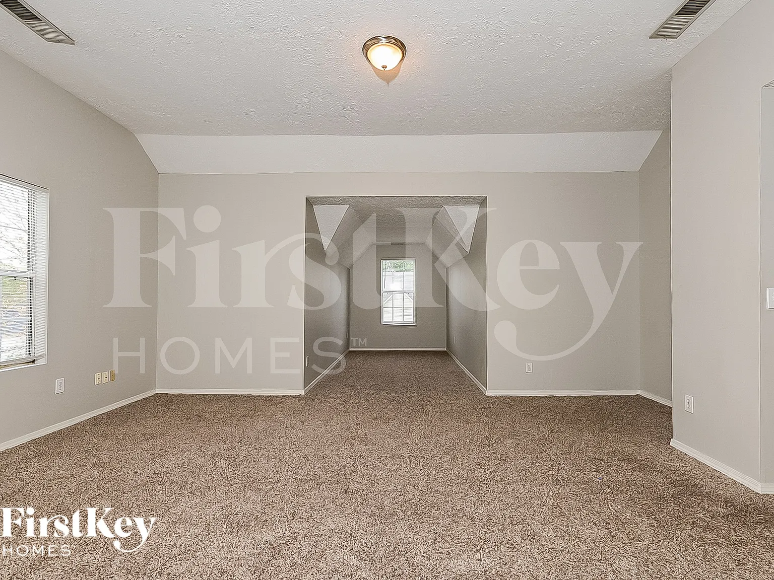 4 bed, 2.5 bath, 2482 sqft, $1,995 — Photo 4