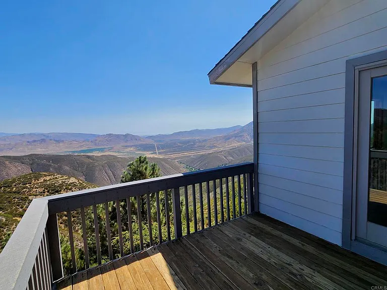 461 Manzanita Dr — Photo 3