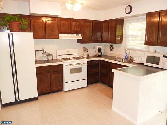 3rd image of 127 Morris St