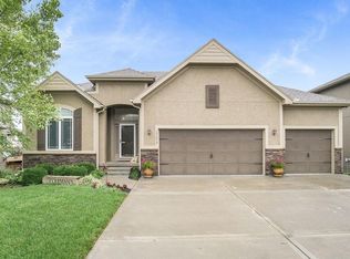 17273 S Lichtenauer Dr, Olathe, KS 66062