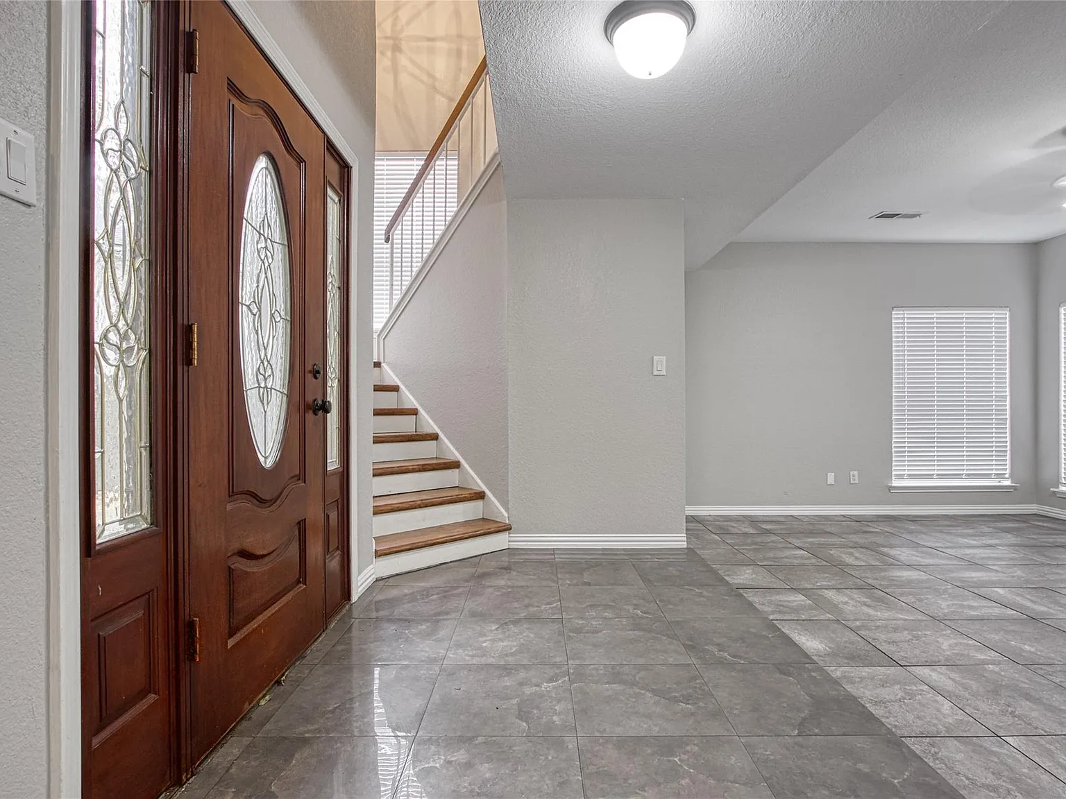 4 bed, 2.5 bath, 1950 sqft, $2,175 — Photo 4