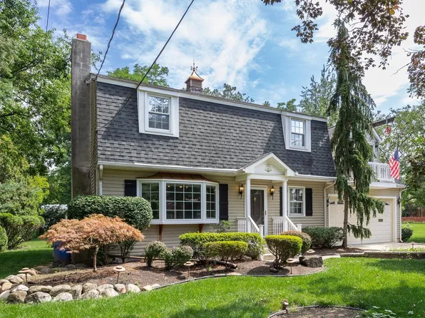 305 Carriage House Ln, Riverton, NJ 08077