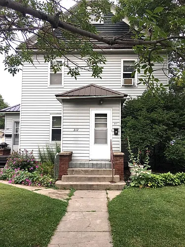 217 2nd St NE Photo 1