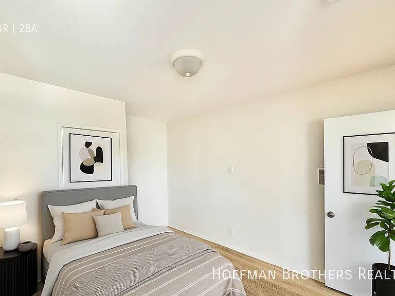 5419 Harold Way #5 — Photo 12