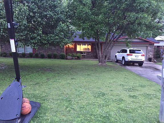 2nd image of 105 Kelly Dr