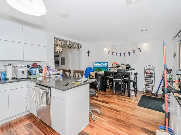 934 Jefferson Avenue image 7 of 36