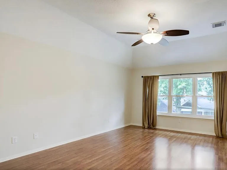 1427 Roundleaf Ct — Photo 7