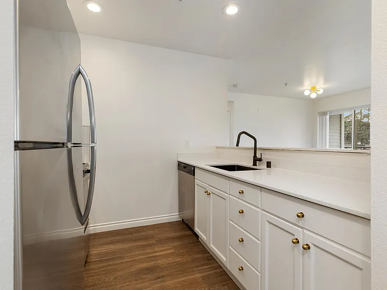 Remi Apartments — Photo 53