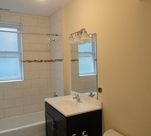 5th image of 4824 N Wolcott Ave #3