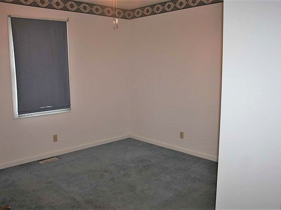 5th image of 991 W 21st St