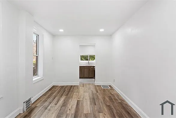 3 bed, $1,800 — Photo 4