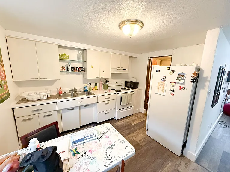 111 E Plum St — Photo 37