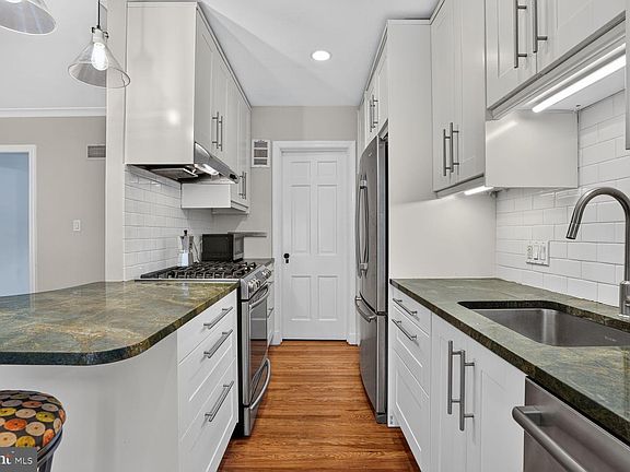 5th image of 2333 Huidekoper Pl NW