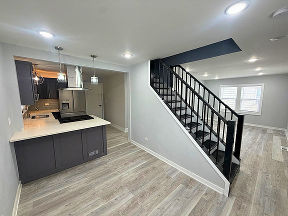 4th image of 14825 Perry Ave