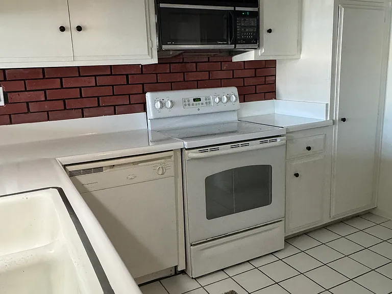 1187 E 3rd St #114 — Photo 10
