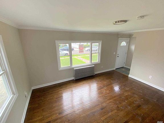 3rd image of 829 Wake St
