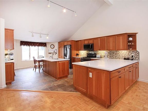 5th image of 5990 Bay Hill Cir