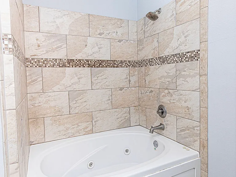 15558 Riverdale Ave E — Photo 15
