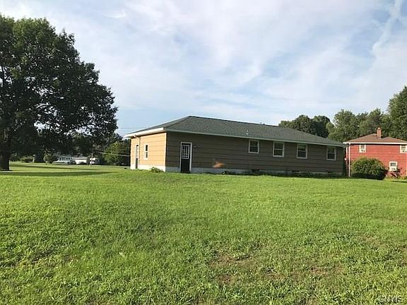 4th image of 8 Sherwood Cir