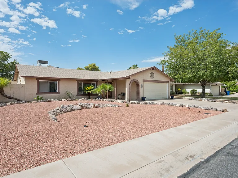 2319 E Loma Vista Dr — Photo 3