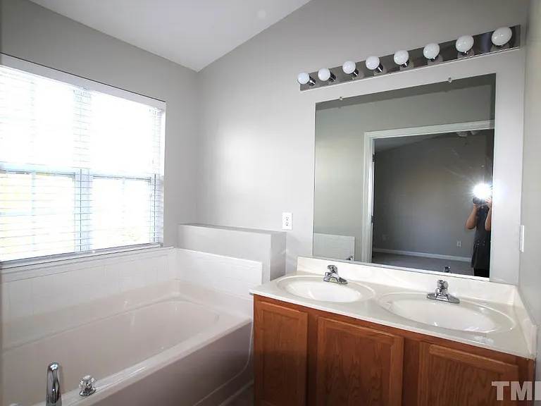 2840 Barrymore St #103 — Photo 7