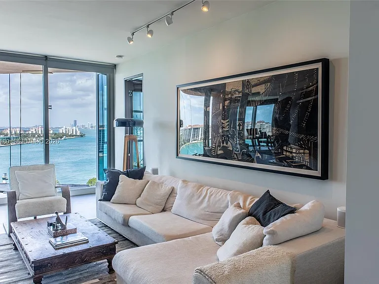 300 S Pointe Dr #1502 — Photo 19