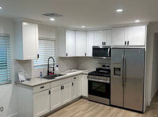 7449 1/2 Variel Ave, Canoga Park, CA 91303