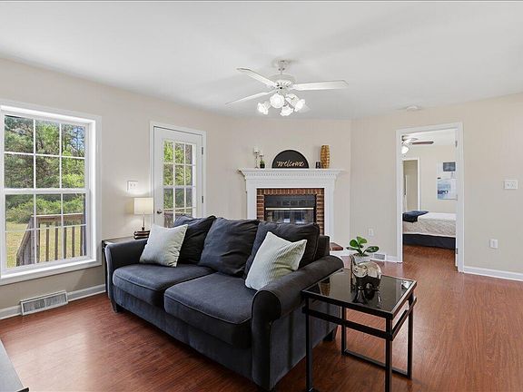 5th image of 3909 La Varra Dr