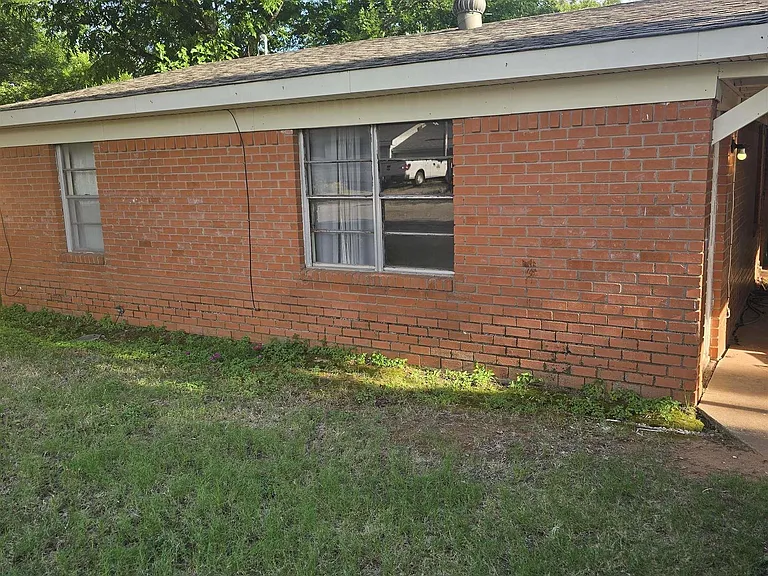 1108 Covington St — Photo 1