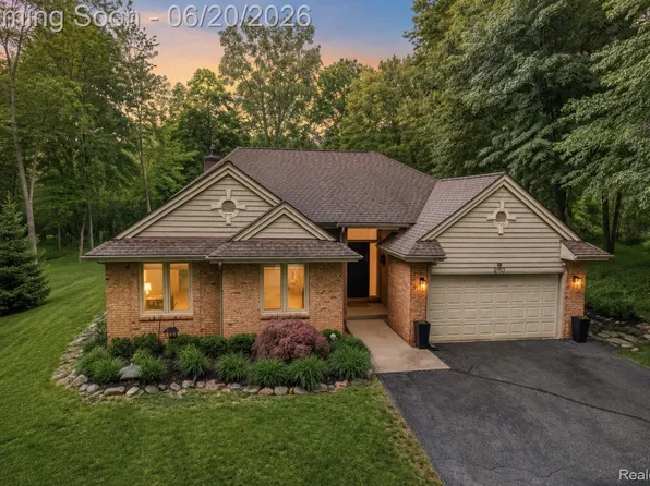 5901 Ford Rd, Commerce Township, MI 48382