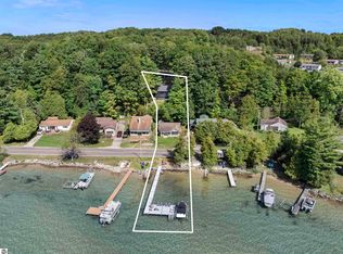 7542 Crystal Dr, Beulah, MI 49617