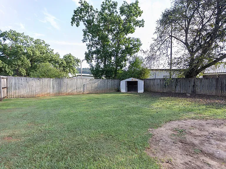 130 Country Club Dr — Photo 8