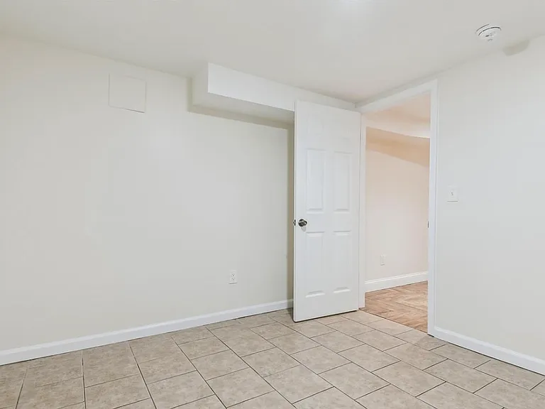 416 Hazlett Ave #5 — Photo 7