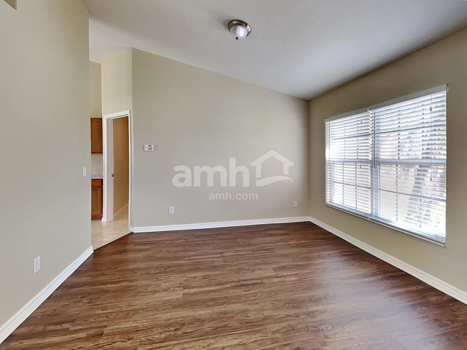 4 bed, 2.0 bath, 2236 sqft, $3,005 — Photo 4