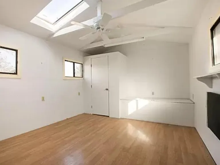 9517 Claremont Ave NE — Photo 9