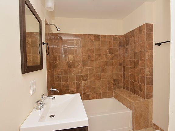4th image of 1521 W 18th Pl #Chtwo
