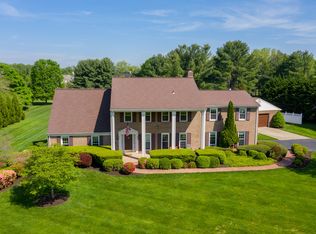 10514 Hunting Crest Ln, Vienna, VA 22182
